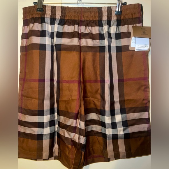 NWT BURBERRY MENS SHORTS WITH POCKETS
